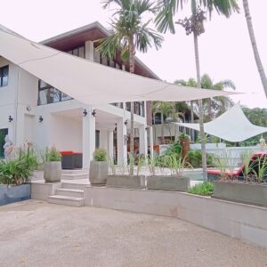 4 bedroom villa with a pool