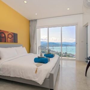 3 bedroom duplex with stunning sea