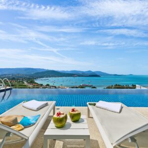 2 bedroom apartment with stunning sea