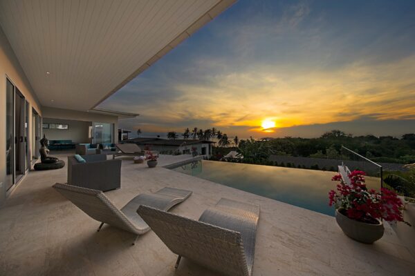 Sea view villa with 4 bedrooms