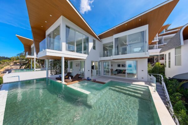 3 bedroom villa with sea view in Chaweng Noi