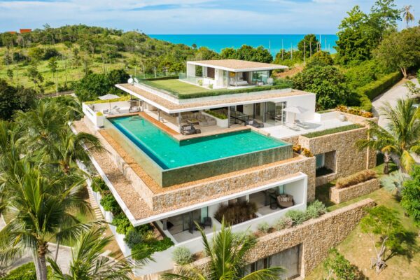 6 bedroom villa in a luxury estate