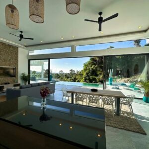 4 bedroom villa with mountain and sea view