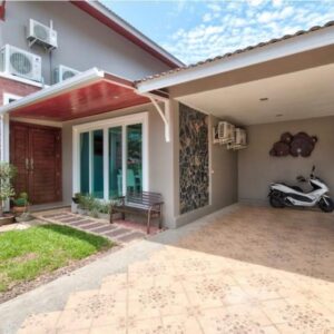 3 bedroom villa with a pool