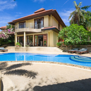 4 bedroom villa with a private pool