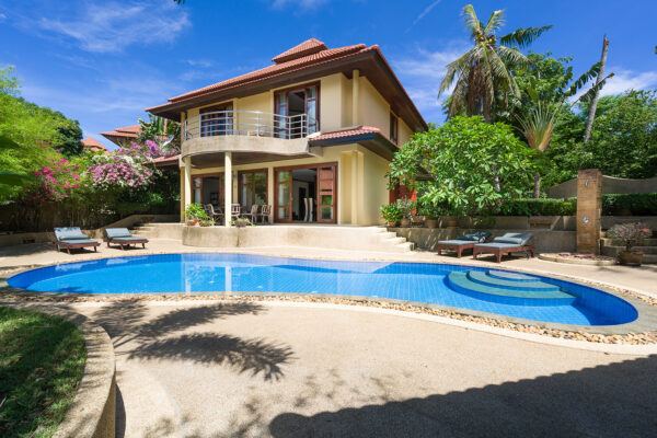 4 bedroom villa with a private pool