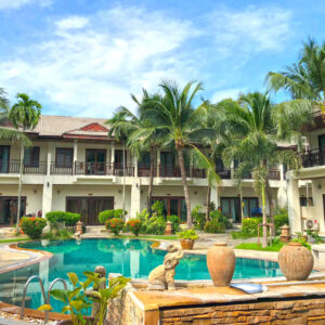 3 bedroom villa with a shared pool
