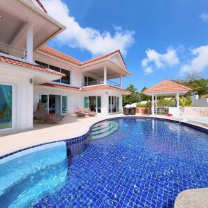 Spacious 6 bedroom sea view villa