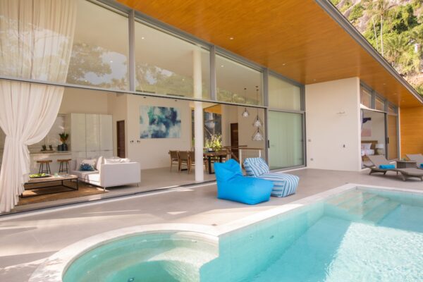 Spacious and modern 3 bedroom sea view villa in Lamai