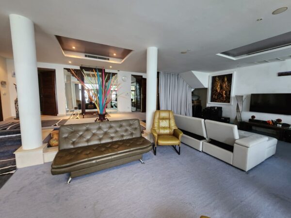 Beachfront villa with 5 bedrooms