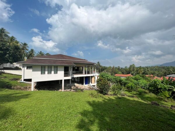 3 bedroom villa with a big land plot in Taling Ngam