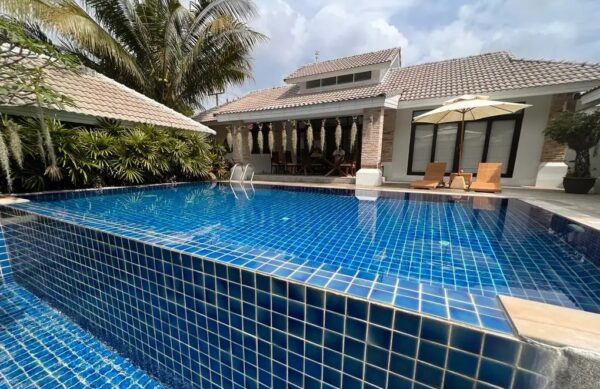 3 bedroom villa with a swimming pool