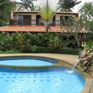 3.5 bedroom villa with a shared pool