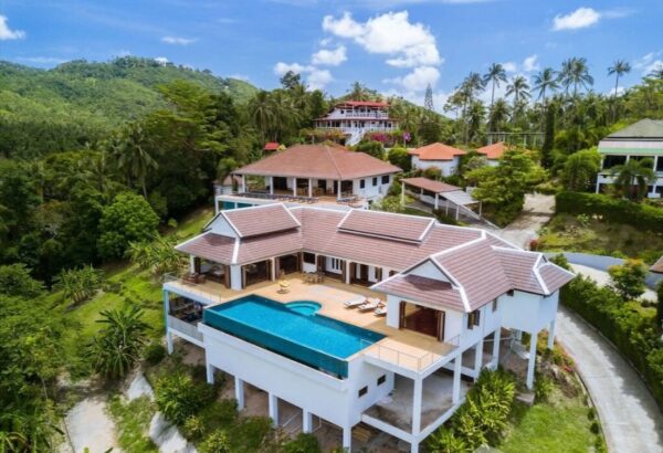 4 bedroom villa with a big land plot