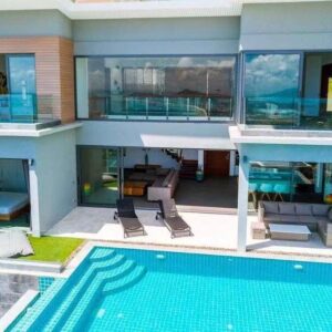 Sea view villa with 3 bedrooms and an infinity pool