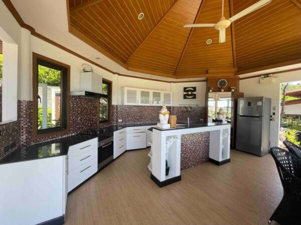 5 bedroom tropical villa with a sea view：圖片 8