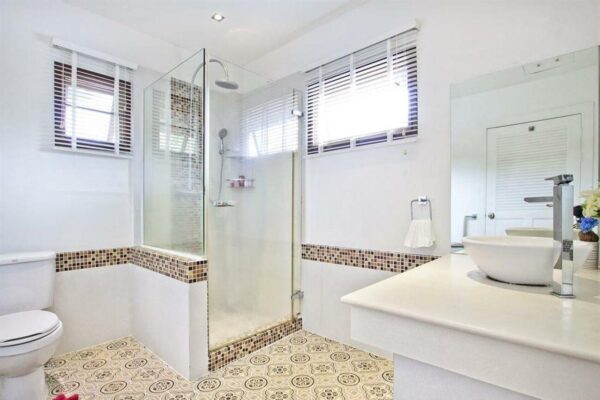 4 bedroom villa with a pool：圖片 10