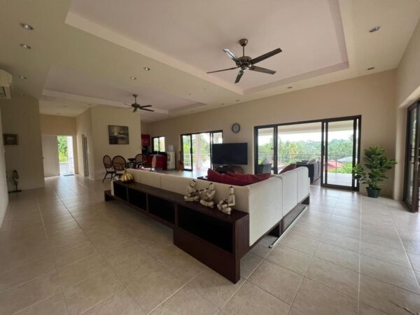3 bedroom villa with a big land plot in Taling Ngam：圖片 5