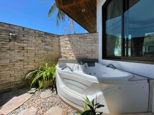 5 bedroom tropical villa with a sea view：圖片 4