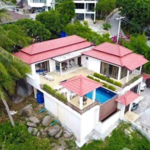 4 bedroom villa with sea view